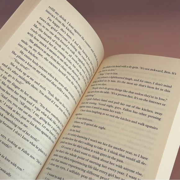 Colleen Hoover 'November 9' Book - Picture 3 of 3